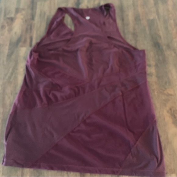 Lululemon V-neck Mesh Patterned Racer Back - Picture 2 of 4